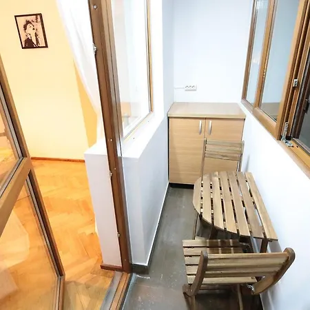 Cozy 2 Bedrooms In The Old Town Bucharest